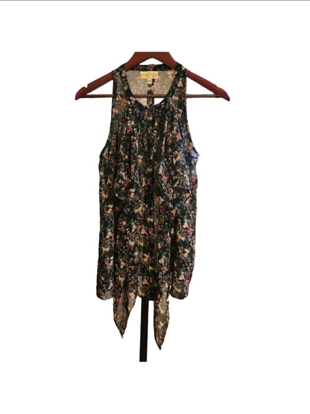 Princess Vera Wang Floral Cold Shoulder Top with a rounded neck size medium